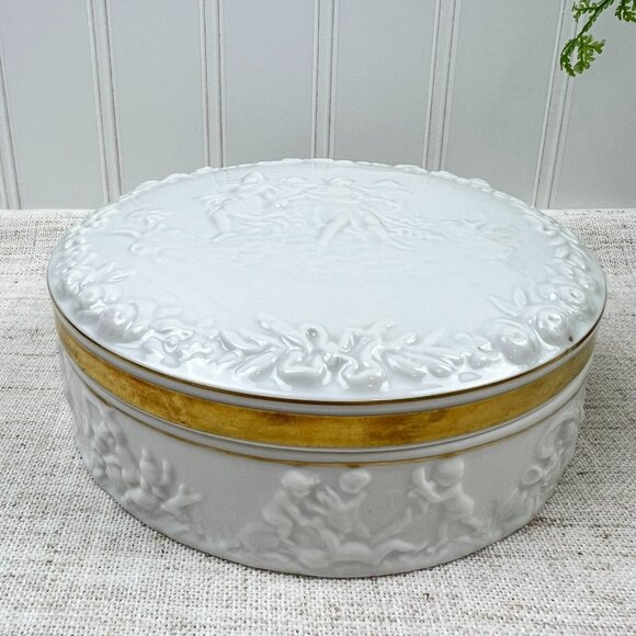 Vintage Capodimonte Jewelry Powder Box White Porcelain Embossed Gilded Dresser - Picture 5 of 11